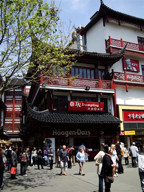 Yuyuan Market KFC and Haagen Dazs Shanghai old town shopping street ...