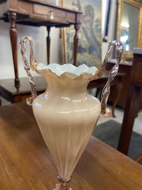 Vaso Art D Co In Vetro Di Murano Incamiciato Con Base A Cavalluccio