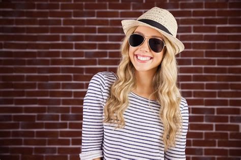 Premium Photo Gorgeous Smiling Blonde Hipster With Sunglasses And