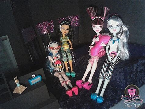 Monster High Sleepover With Ghoulia Cleo Draculaura And Frankie Monster High Dolls Monster