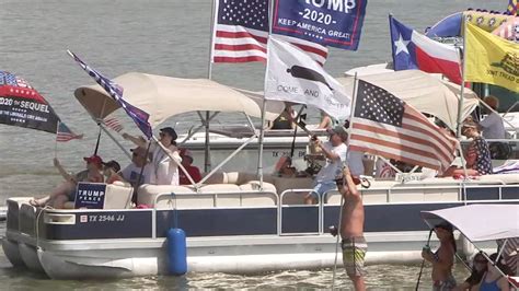 Hundreds show up to Pres. Trump boat parade on Lake Houston - ABC13 Houston