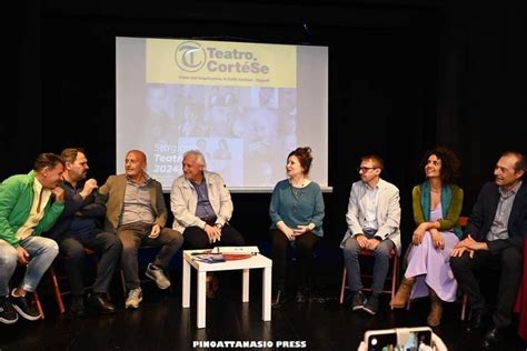 Classico Cabaret Musica Comico E Nuove Tendenze Presentata La Nuova