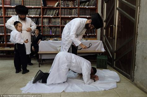 Insight Into The Rituals Performed By Orthodox Jews Daily Mail Online