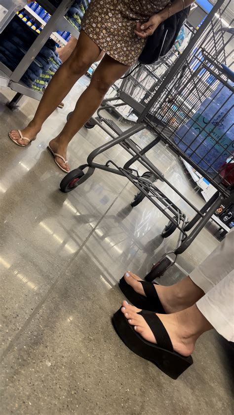 Braless Chick Tight Ass In Shorts Forum