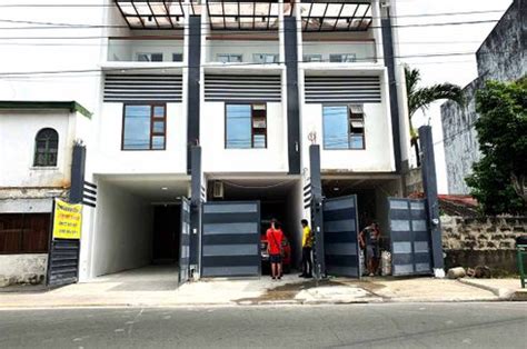 Commercial Residential Modern 3 Storey House And Lot Townhouse For