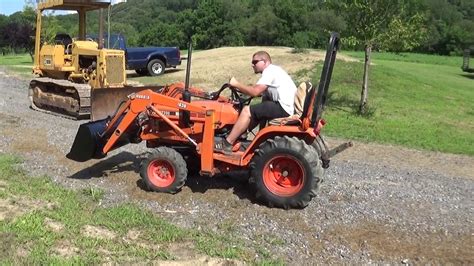 KUBOTA B7200 4X4 TRACTOR WITH LOADER YouTube