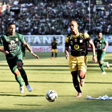 Potret Dandi Maulana Bek Anyar Persebaya Surabaya Surabaya