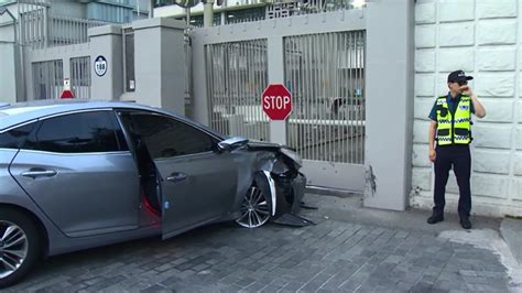 Man Seeking Asylum In America Rams Car Into Us Embassy In Seoul