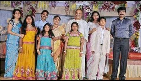 YS Jaganmohan Reddy Family Photos, Image, Wife, Daughter Photos, Children, Age, Mother Vijayamma ...