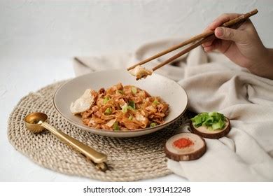 86 Cantonese Pan Fried Noodles Images Stock Photos Vectors