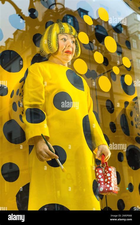 Yayoi Kusama The Robot Of Louis Vuitton Place Vandome France Paris