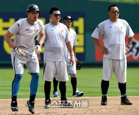 Ss포토 한화 이글스 하반기 연승을 위해 땡볕과 싸워가며 훈련