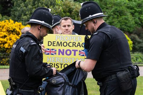 Uk Police Express ‘regret After Arrests Of Anti Monarchists