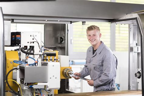 Polymechaniker In EFZ Ein Hightech Beruf Im Maschinenbau