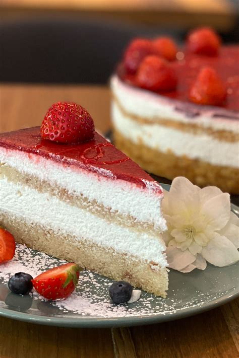 Glutenfreie Beeren Joghurt Sahne Torte Caf Rosenberg