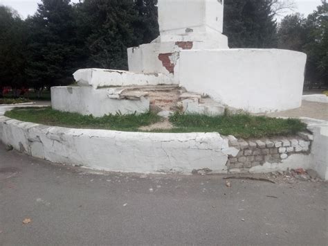 В Ржеве продолжает разрушаться памятник В.И.Ленину - Тверь24 - новости ...