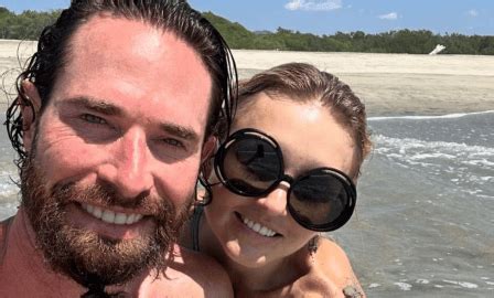 Angelique Boyer se escapa a la playa con Sebastián Rulli y presume