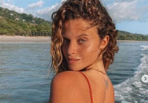 Atriz De Amar Demais Mostra Se Sensual Na Costa Rica Ao Lado Do Namorado