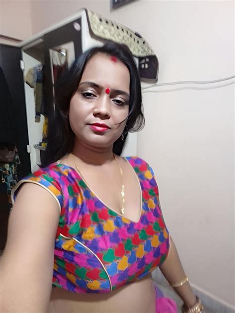Hot Indian Bhabhi Hot Women Dress Beautiful Women Naturally