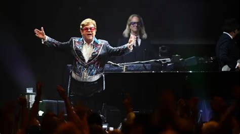 Miles De Fans Despiden A Elton John En Su último Concierto Hchtv