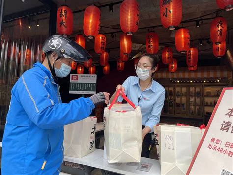 “堂食转外卖”首日：小龙虾外卖量猛增，老字号招牌美味受欢迎胡大消费者门店