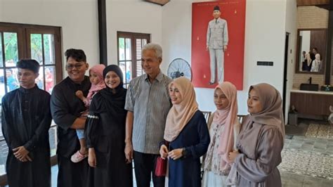 Ratusan Warga Serbu Rumah Ganjar Pranowo Saat Open House