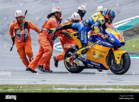 Kuala Lumpur Malaysia Th Nov Track Marshalls Push The Bike