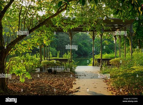 Swan Lake Gazebo Singapore Botanic Gardens Singapore Stock Photo Alamy