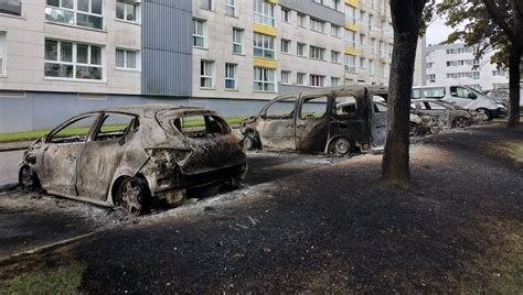 Mort de Sulivan voitures incendiées et agents des forces de l ordre