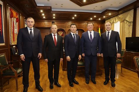 Главе Калмыкии был представлен новый руководитель УФСБ России по ...