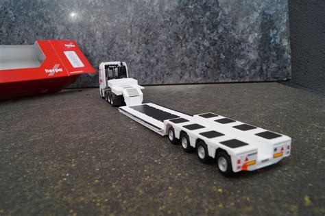 Herpa Mercedes Benz Actros Gigaspace Tieflade Sattelzug Strabag