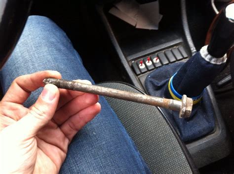 Да, этот болт со стартера — Volkswagen Golf Mk2, 1,8 л, 1990 года ...