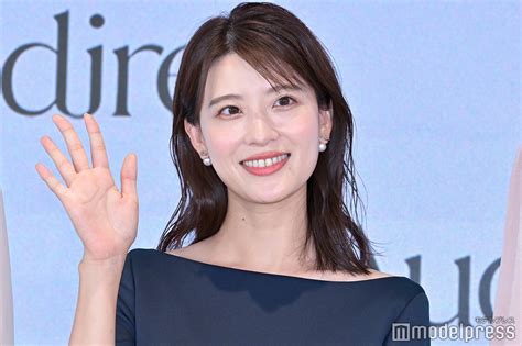 日テレ郡司恭子アナ、ショートパンツから美脚スラリ「綺麗すぎる」「ギャップが素敵」と反響 モデルプレス