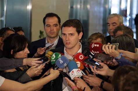 Rivera Pide A Rajoy Que Rectifique Y Se Siente Con Ciudadanos Para