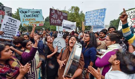 Students Form Human Chain In Delhi To Support Jnusu Protest The Week