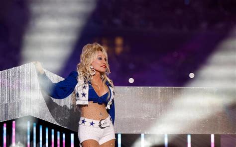 Dolly Parton dazzles with halftime performance during Dallas Cowboys ...