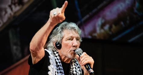 Roger Waters Lan A Sua Nova Vers O Do Cl Ssico Time Do Pink Floyd A