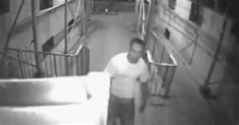 Police Search For Suspect Who Allegedly Tried To Rob Man In Harlem