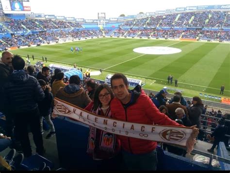 Lidia Y Javi Una Boda Valencianista Valencia Cf