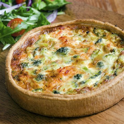 Recette Quiche à l ancienne au saumon courgette et Cantal facile rapide