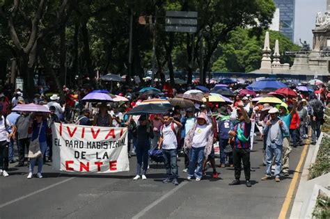 La Jornada Maestros de la CNTE marchan del Ángel al Zócalo