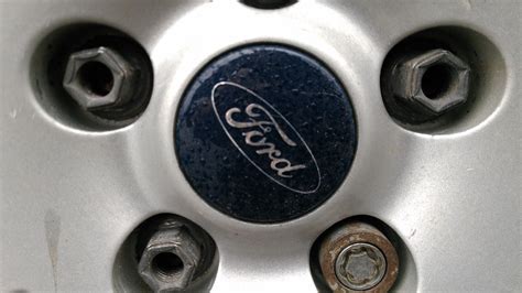 Колпачок, заглушка литого диска ford — Ford Focus II Sedan, 1,6 л, 2010 ...