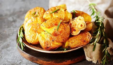 16 Receitas de Batata Ao Murro MAIS Variações Que Desmancham Na Boca