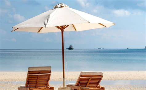 Los 5 Accesorios De Diseño Imprescindibles Para La Playa