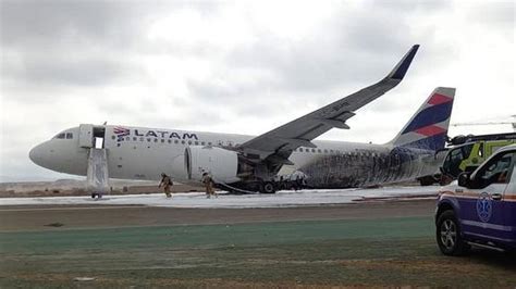 Accidente en el aeropuerto de Lima dos muertos al impactar un avión de