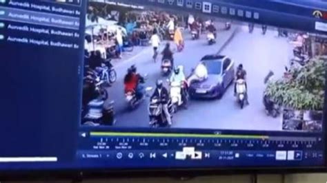 Caught On Camera Traffic Police Dragged On Car Bonnet For Half A Km In Nagpur India Tv