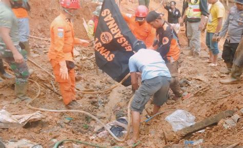 Tim Sar Temukan Jasad Korban Ketujuh Longsor Tambang Emas Di Kotabaru