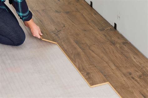 Installing Glueless Laminate Wood Flooring | Floor Roma