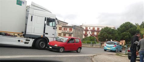 Incidente Gioiosa Ionica Coinvolti Un Tir E Una Vettura Ciavula