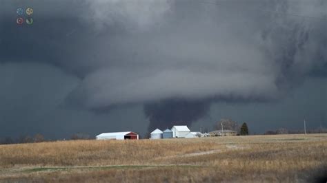 Huge Photogenic Tornado Touches Down Near Keota Iowa Youtube